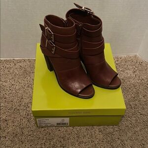 Gianni Bini Brown Heeled Boots Classic Design